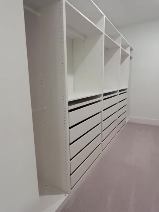 Walk-in closet system